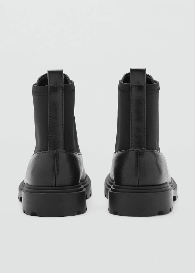 Zipped leather ankle boots