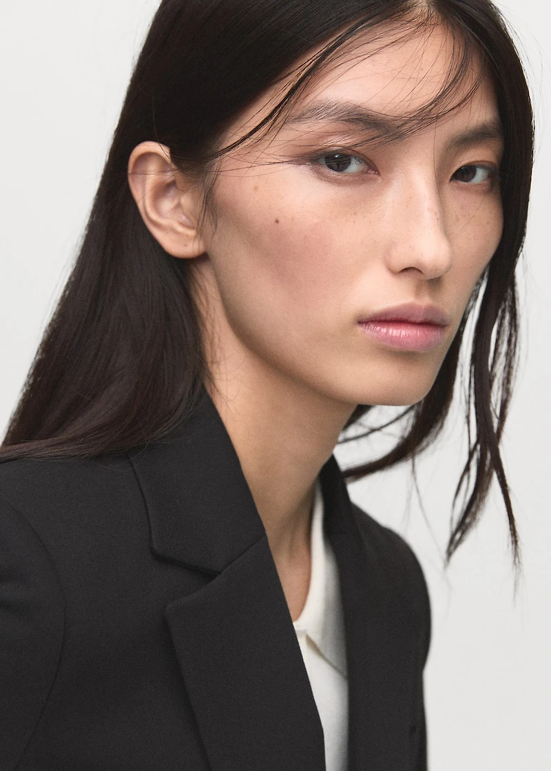 Fitted suit jacket