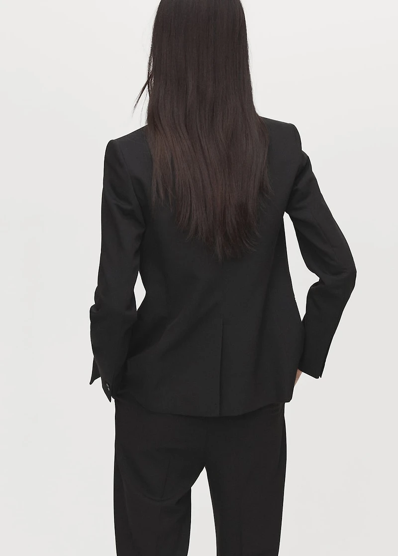 Fitted suit jacket