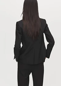 Fitted suit jacket