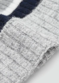 Knitted bobble hat