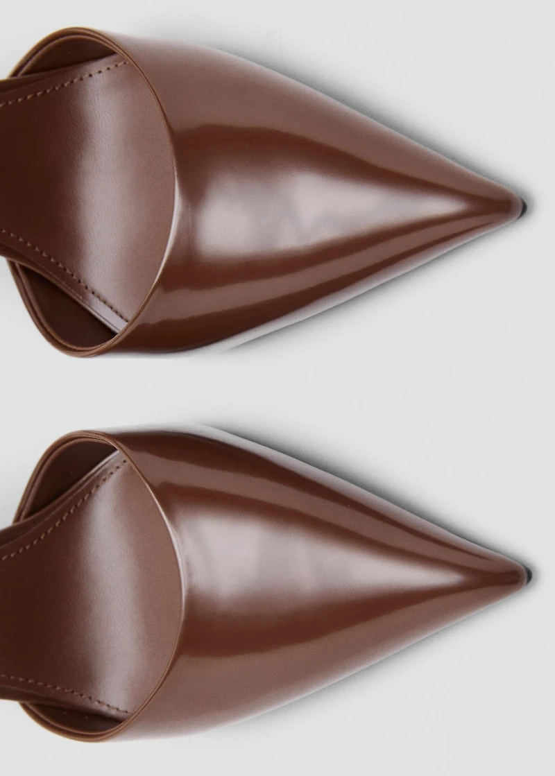 Pointed shoes with patent leather effect
