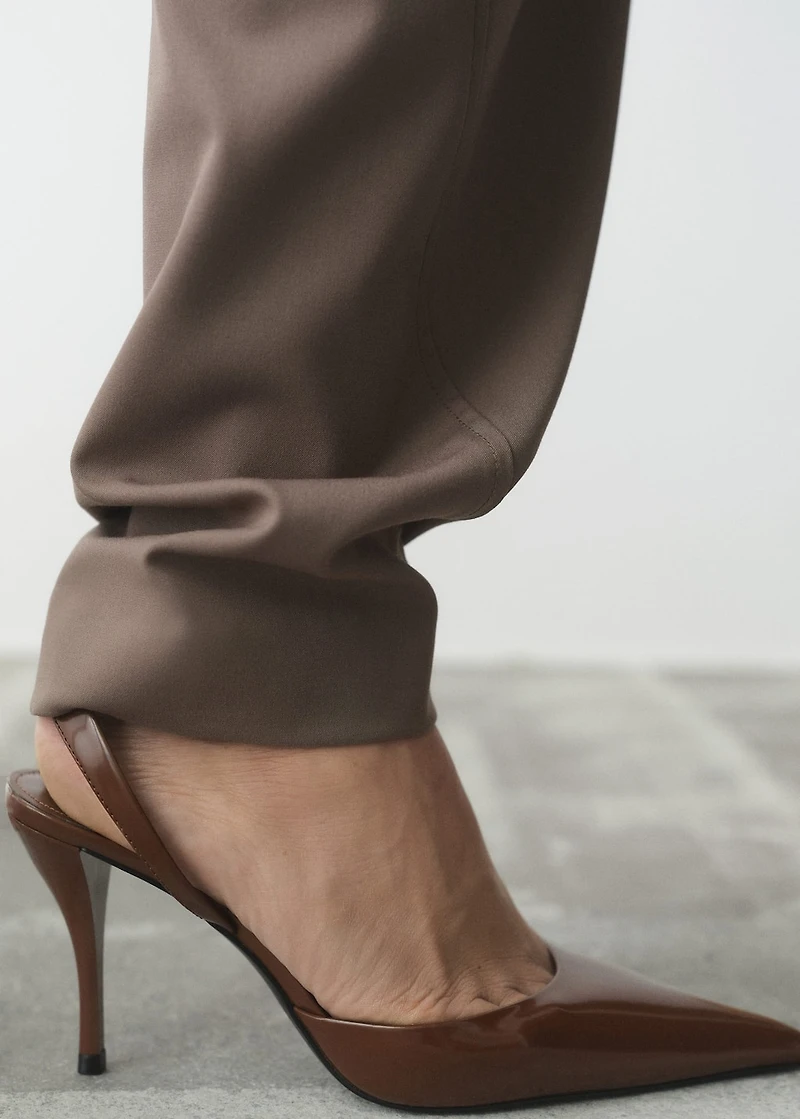 Pointed shoes with patent leather effect