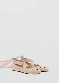 Criss-cross strap ballet flats