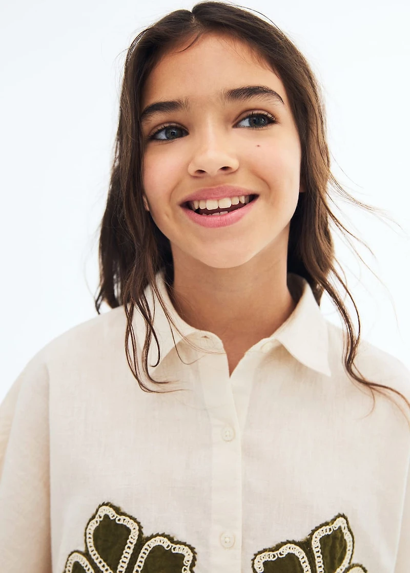 Linen shirt embroidered with flowers