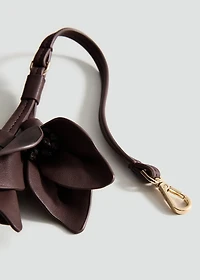 Leather-effect keychain with flower