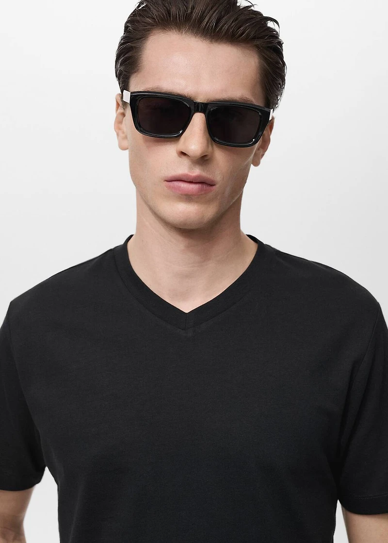 V-neck T-shirt