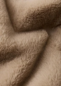 Medium double-faced fur-effect blanket