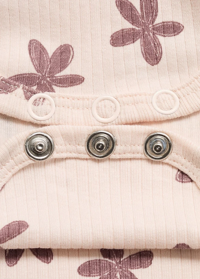 Ribbed floral body