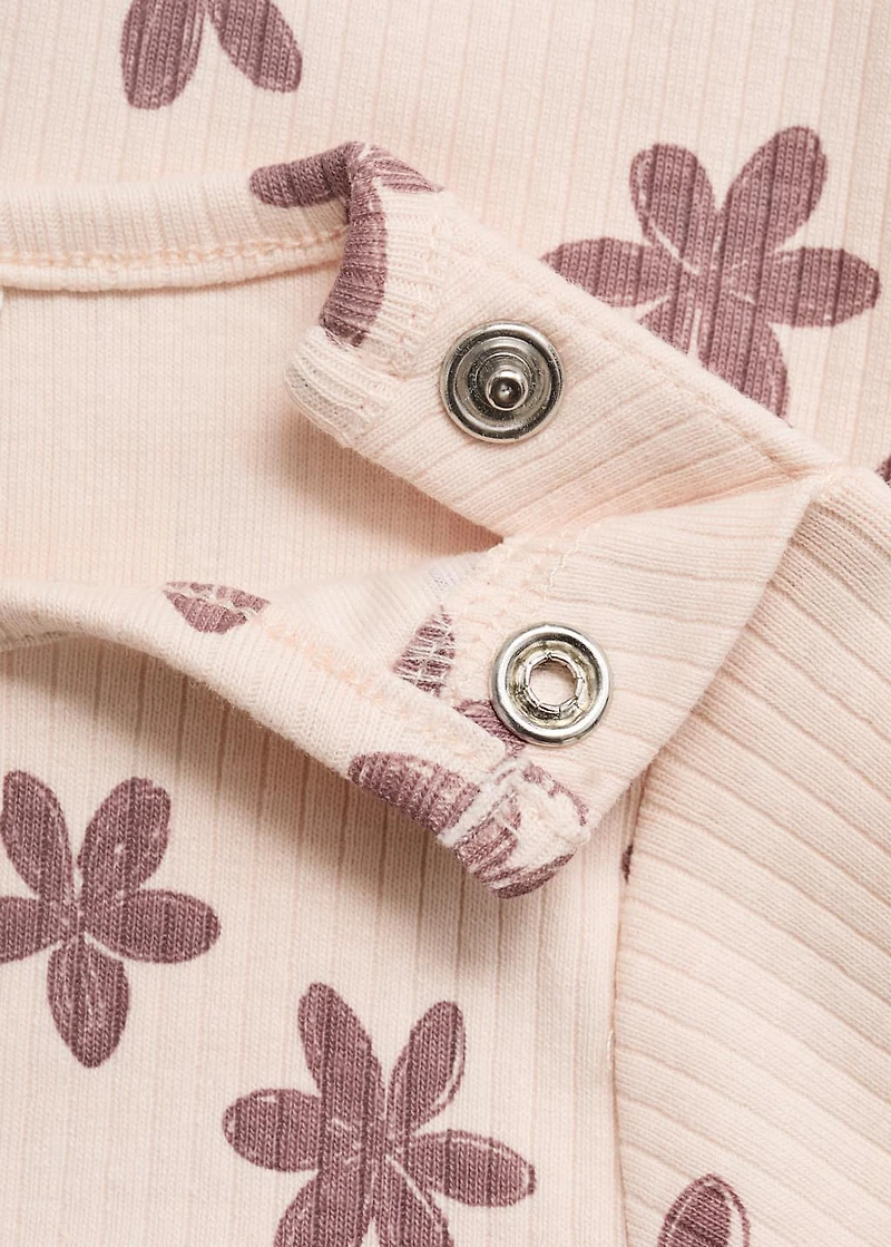 Ribbed floral body