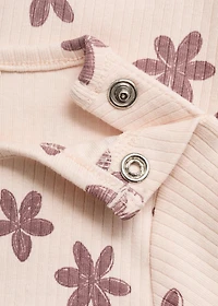 Ribbed floral body