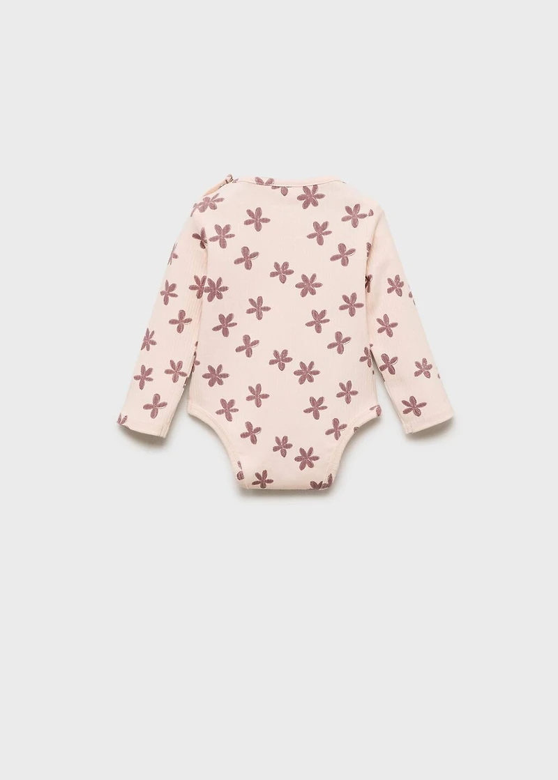 Ribbed floral body