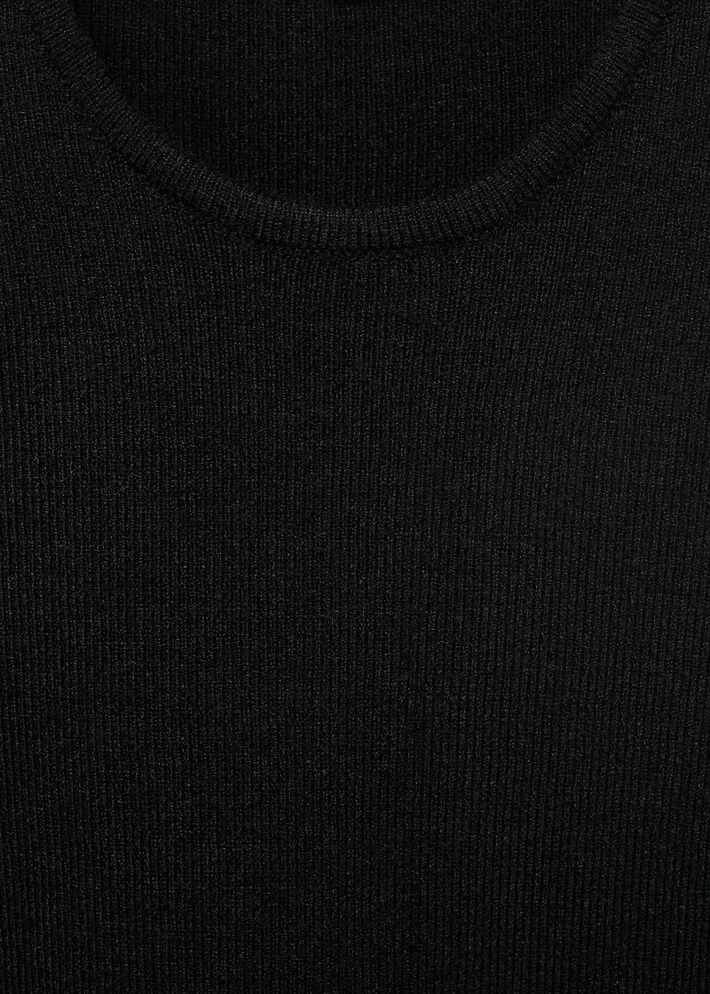 Asymmetrical t-shirt with cut-out