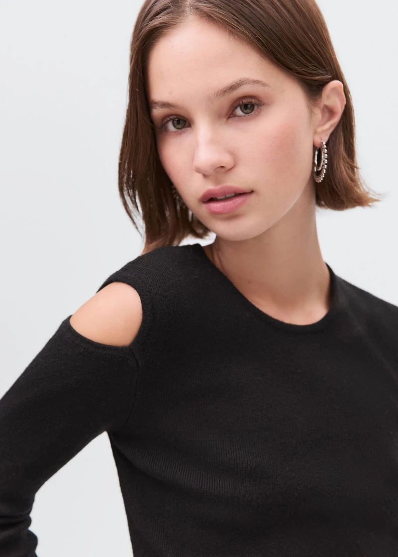 Asymmetrical t-shirt with cut-out