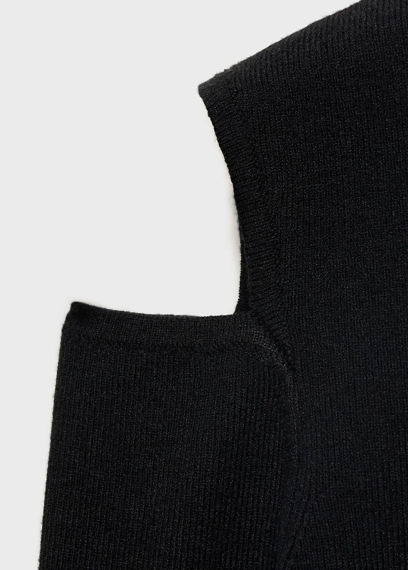 Asymmetrical t-shirt with cut-out