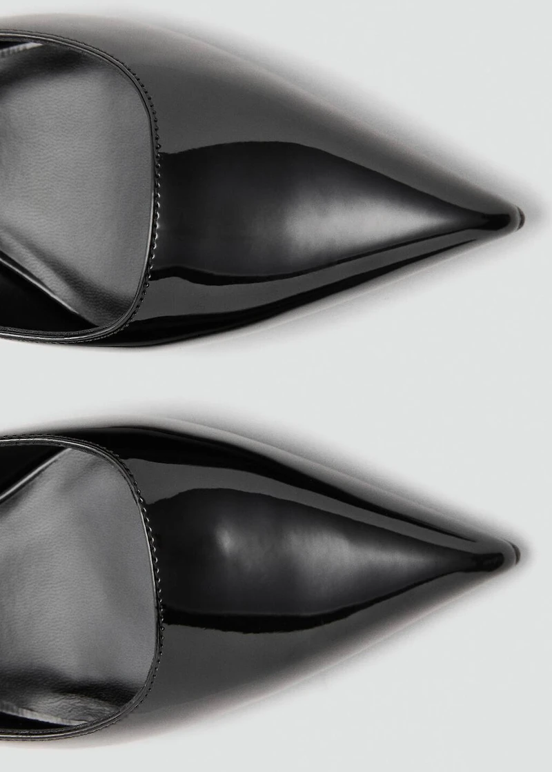 Kitten-heel patent leather shoes