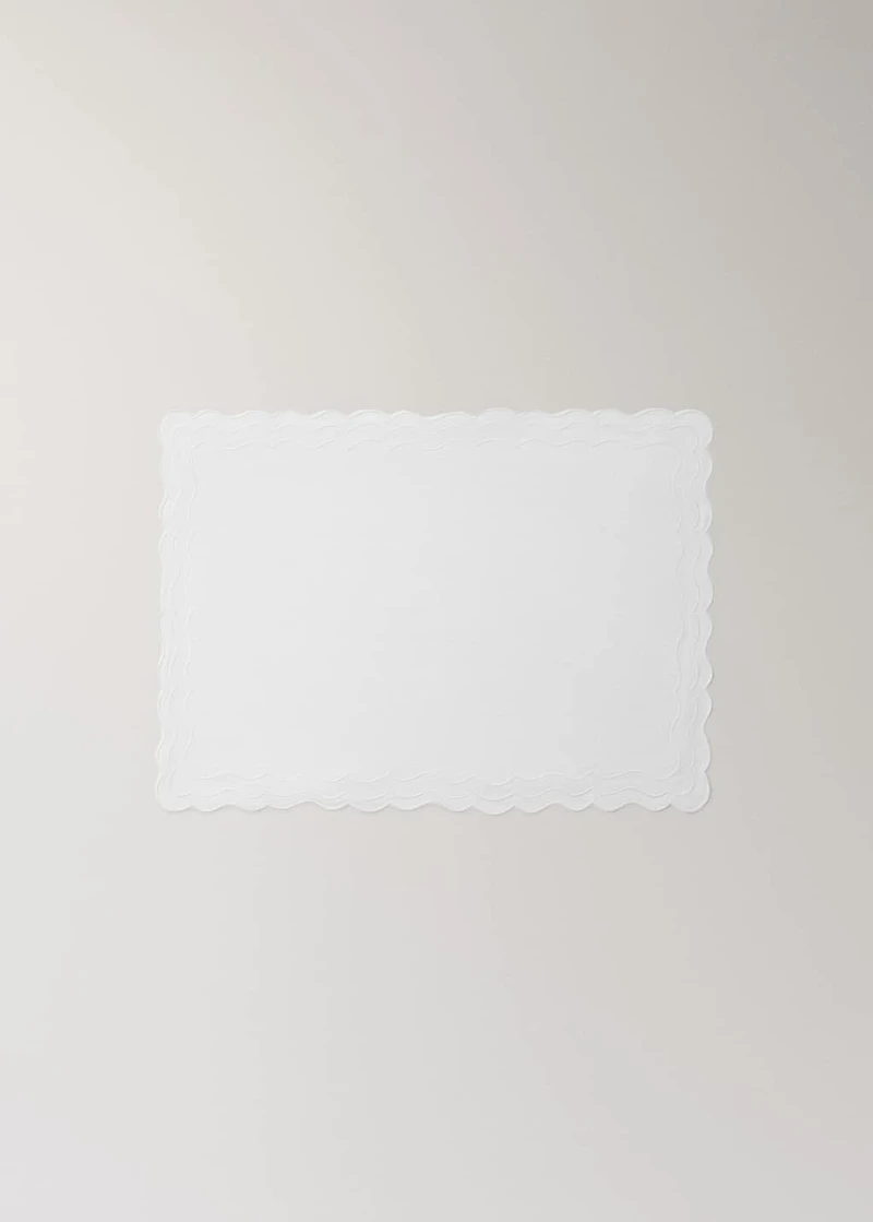 Linen scalloped placemat