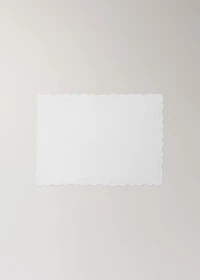 Linen scalloped placemat