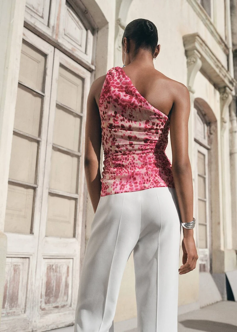 Asymmetric printed top