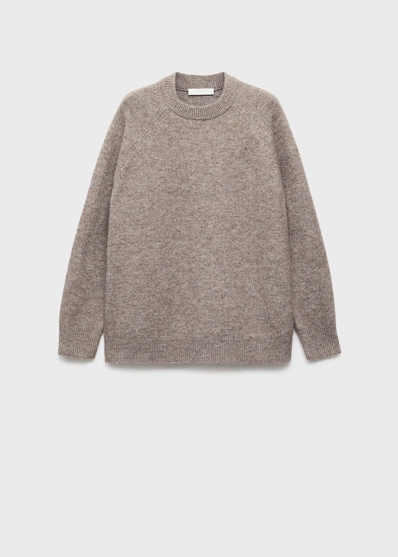 Round-neck knitted sweater