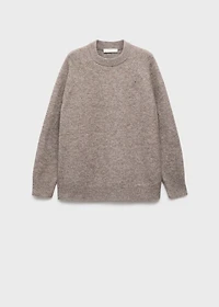 Round-neck knitted sweater