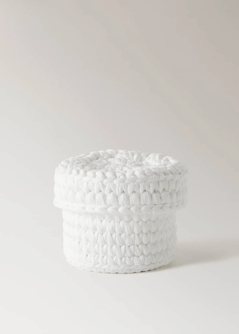 Small round basket with lid
