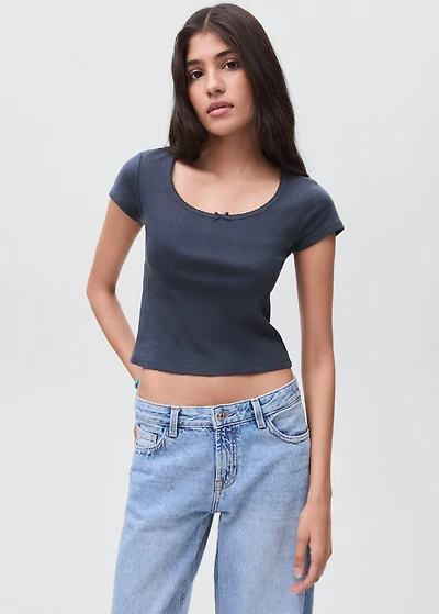 T-shirt with bow