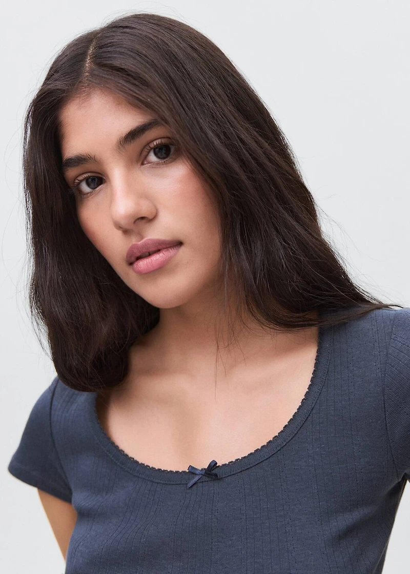 T-shirt with bow