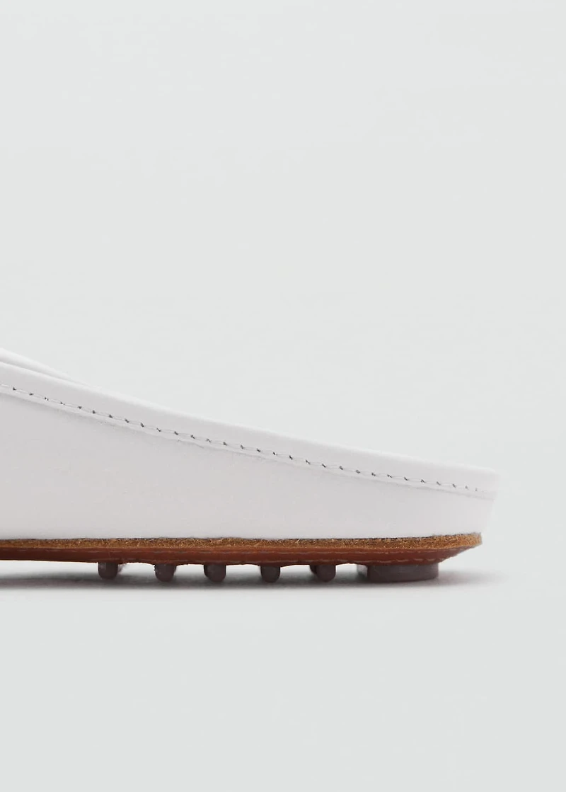 Leather flat shoes
