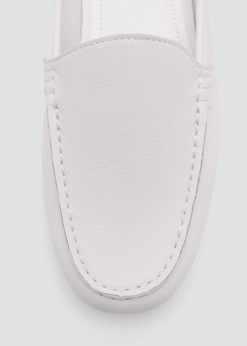 Leather flat shoes