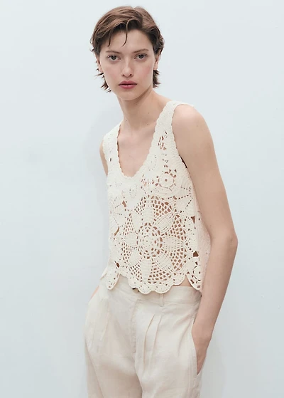 Crochet top with flowers