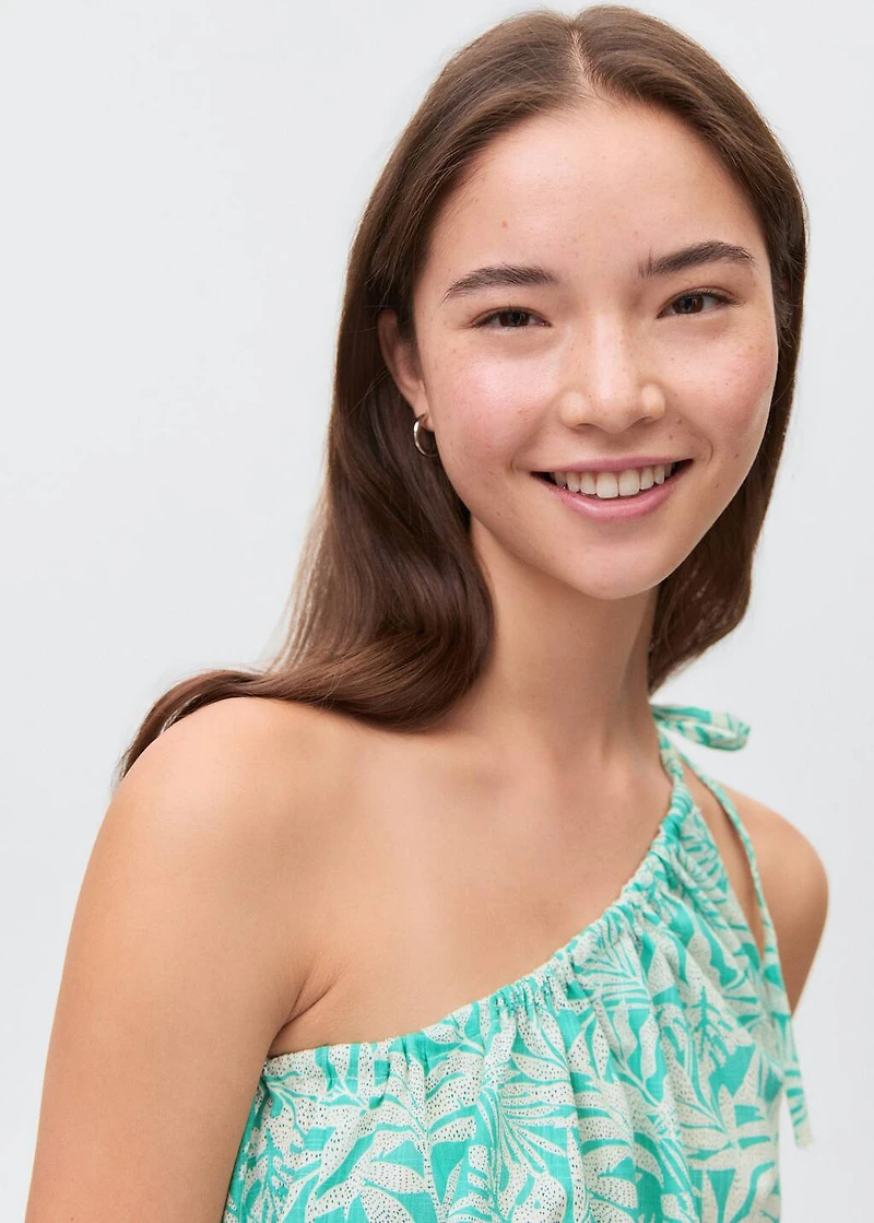 Asymmetric printed top