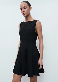 Boat-neck dress with pleats
