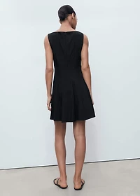 Boat-neck dress with pleats