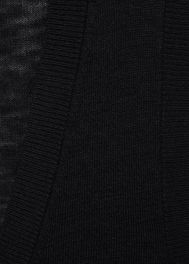 Fine-knit vest with buttons