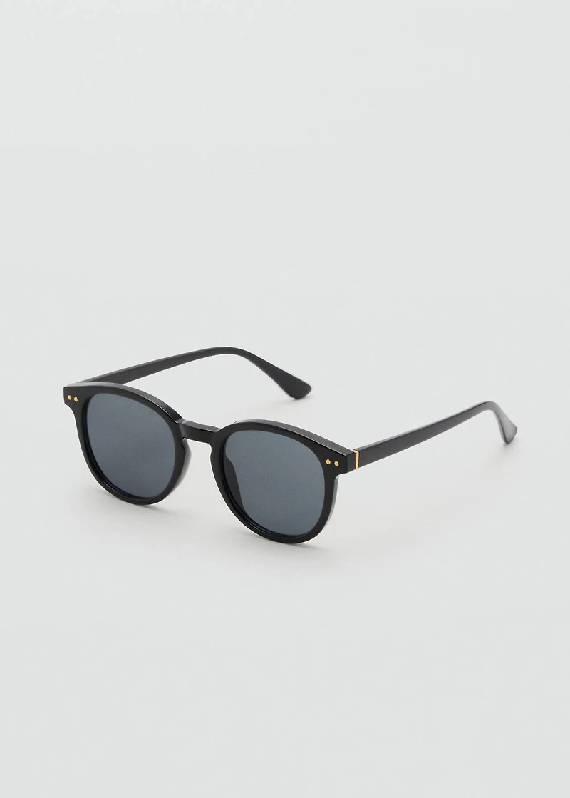 Round-framed sunglasses