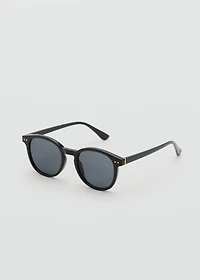 Round-framed sunglasses