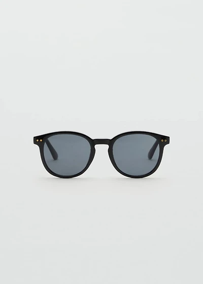 Round-framed sunglasses