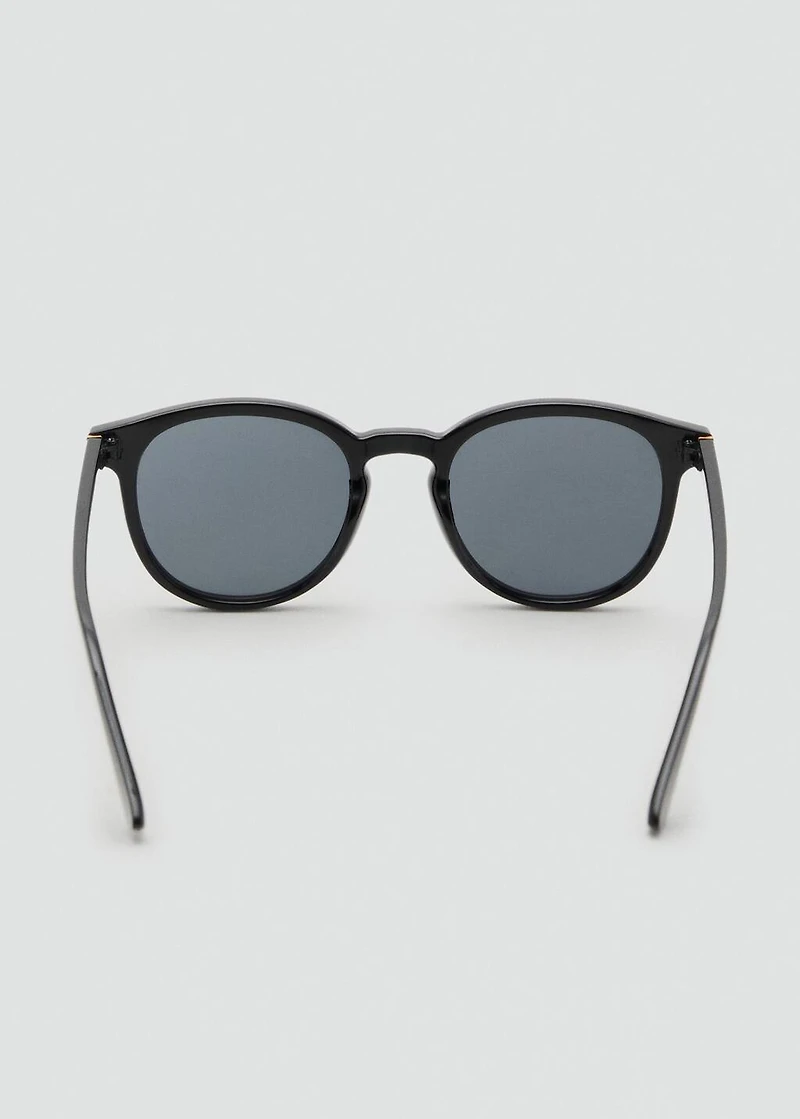 Round-framed sunglasses
