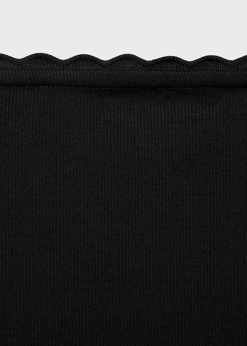 Knitted top with waves