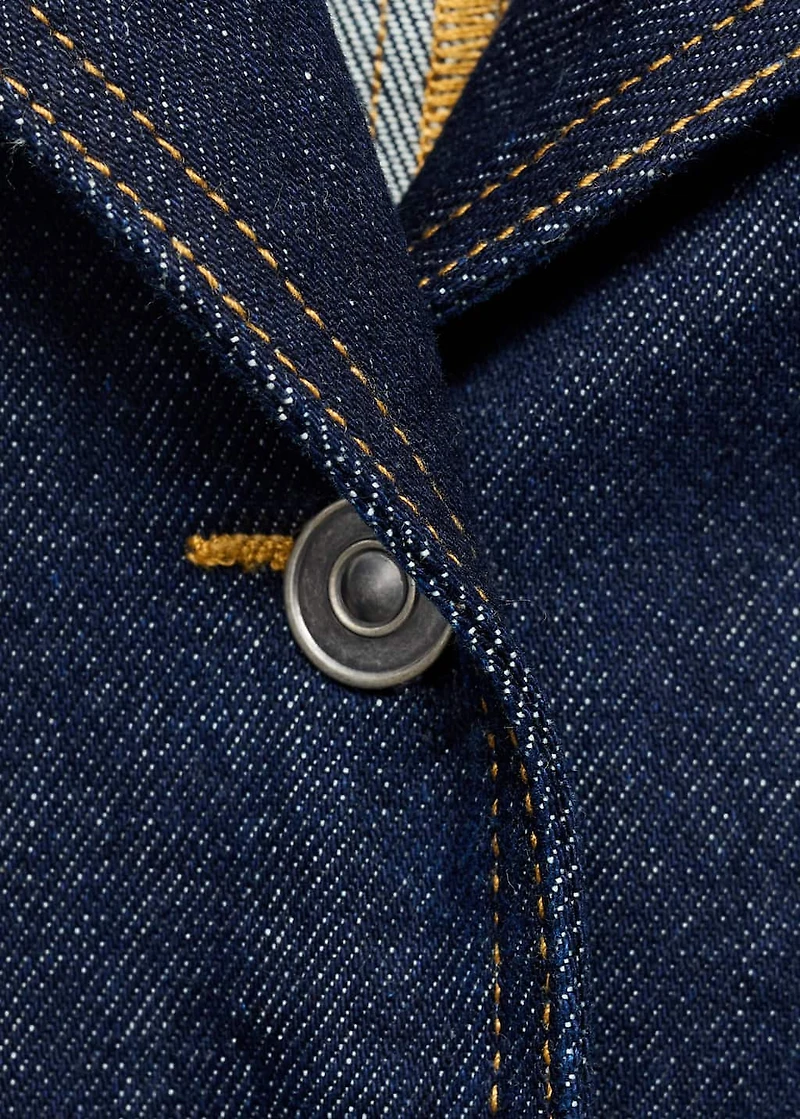 Fitted denim jacket with pockets