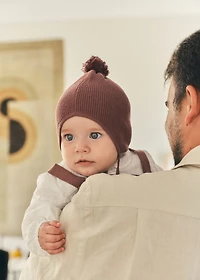 Knitted bonnet with tassel