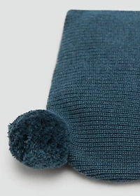 Knitted bonnet with tassel