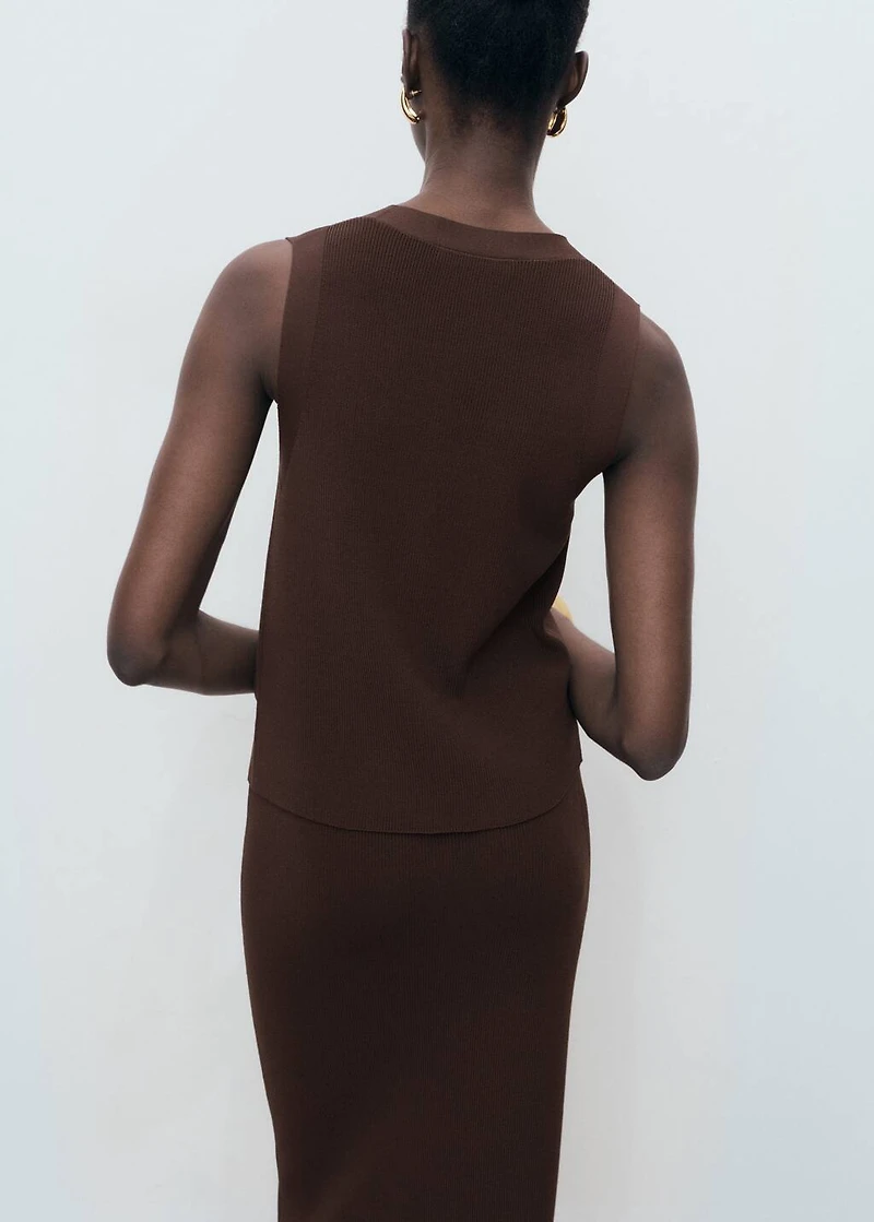 Fine-knit vest