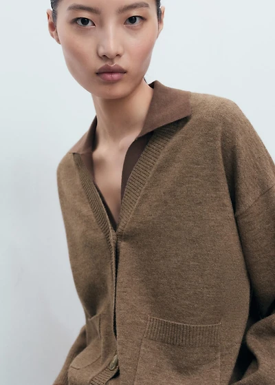 V-neck cardigan with pockets