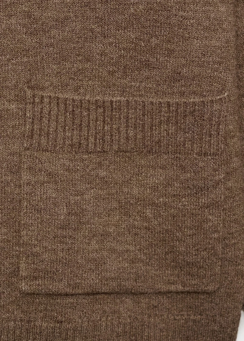 V-neck cardigan with pockets