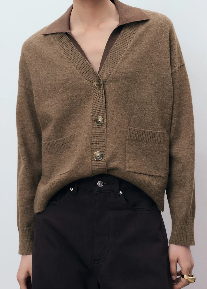 V-neck cardigan with pockets