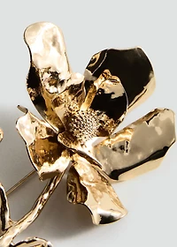 Flower brooch