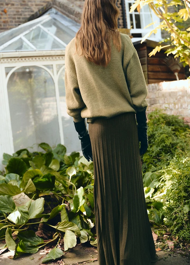 Pleated knit skirt