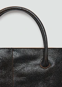 Maxi shopper leather bag with charms